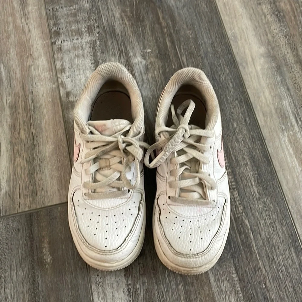 Nike Air Force white and pink